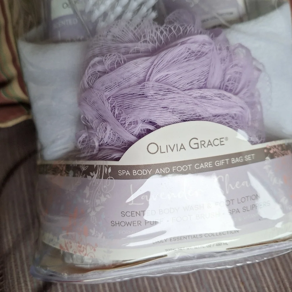 Olivia Grace Gift Pack Lavender BodyWash Shower Puff Foot Brush Spa Slippers NWT
